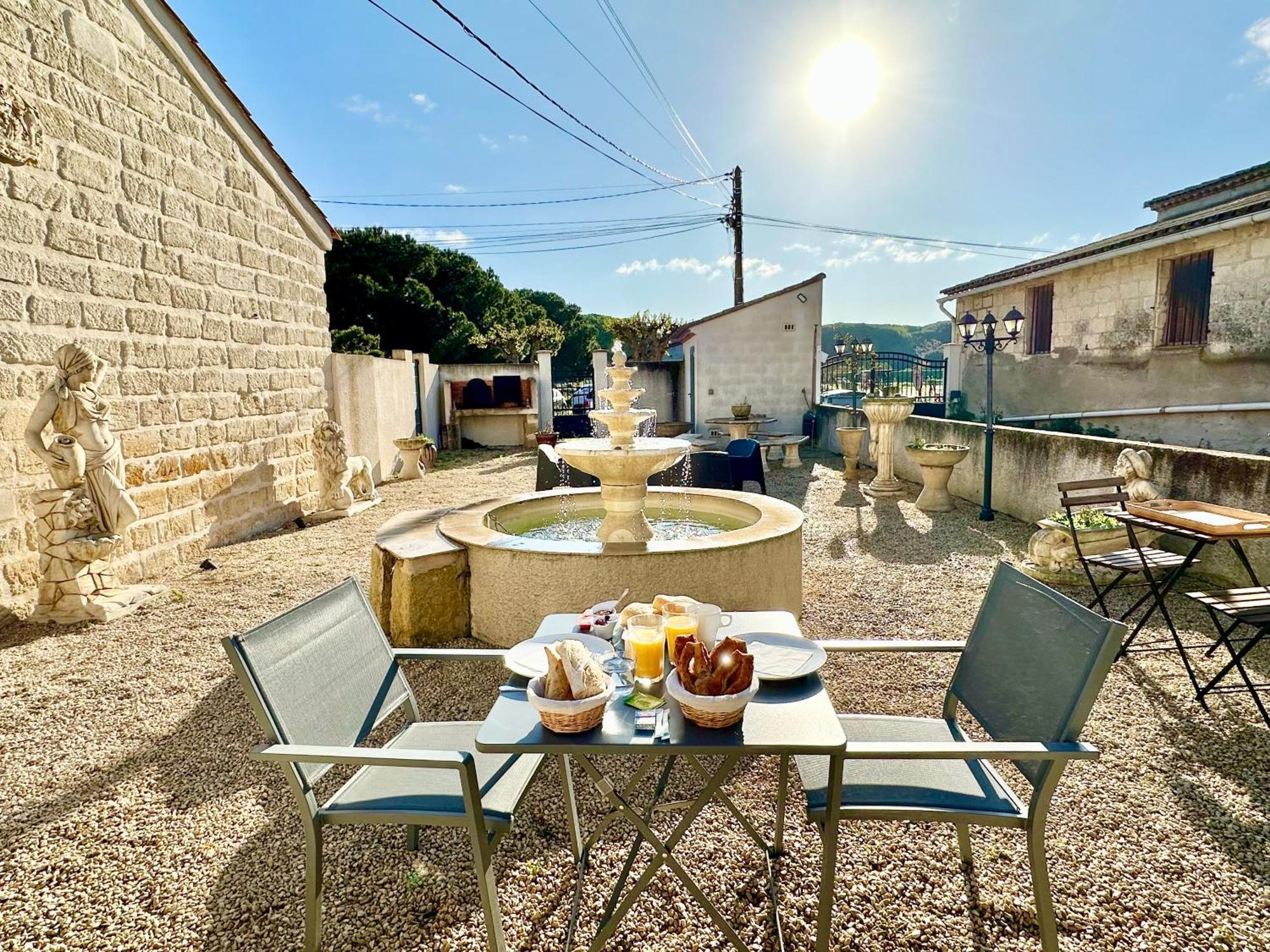 Les Appartements Du Mas - Rose Marie Aigues-Mortes Exterior photo